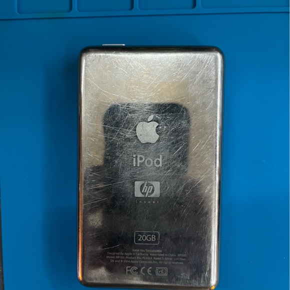 iPod Classic 4th Generation 20GB - Picture 2 of 4